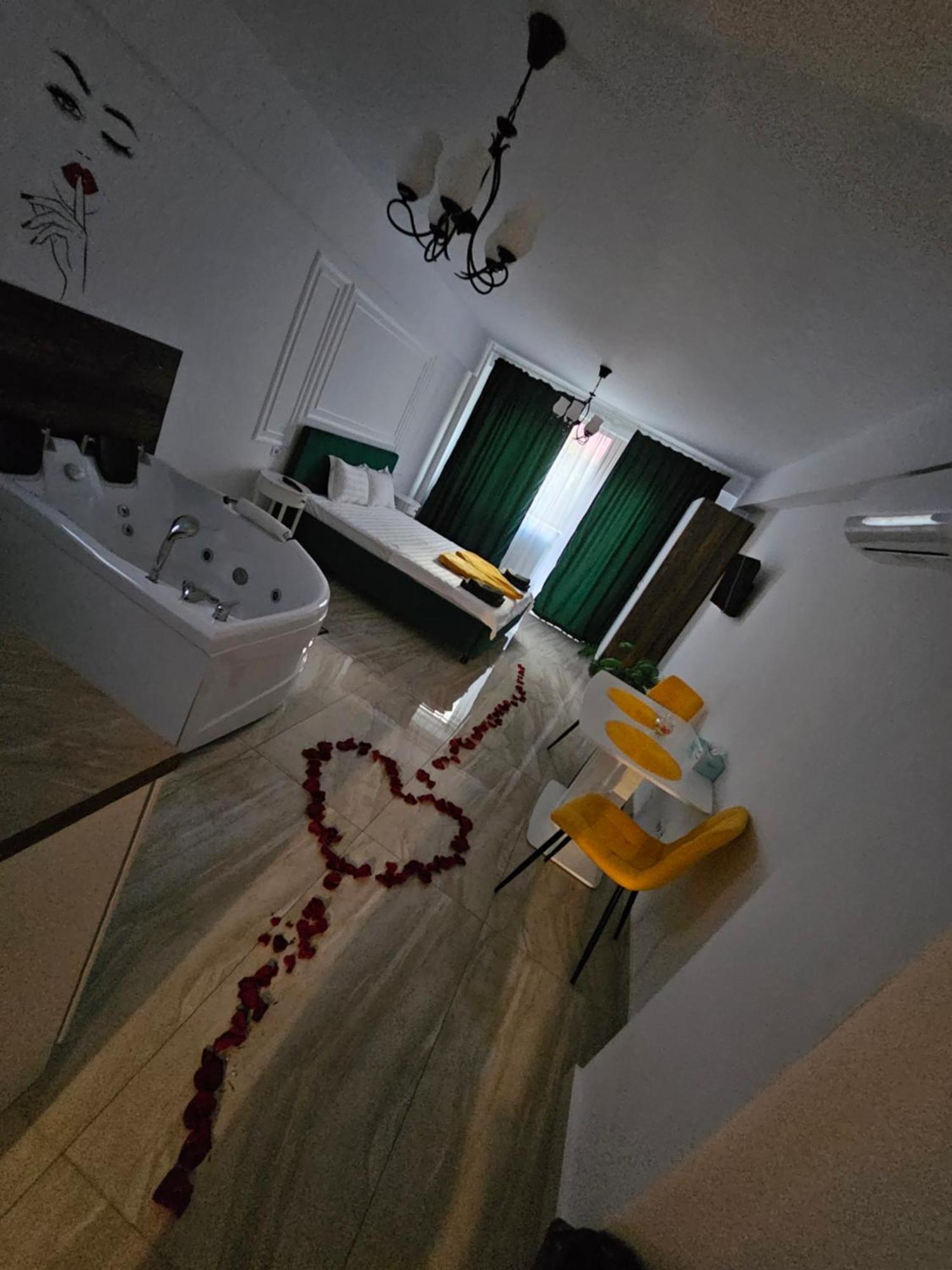 Didi Apartament Craiova Bagian luar foto